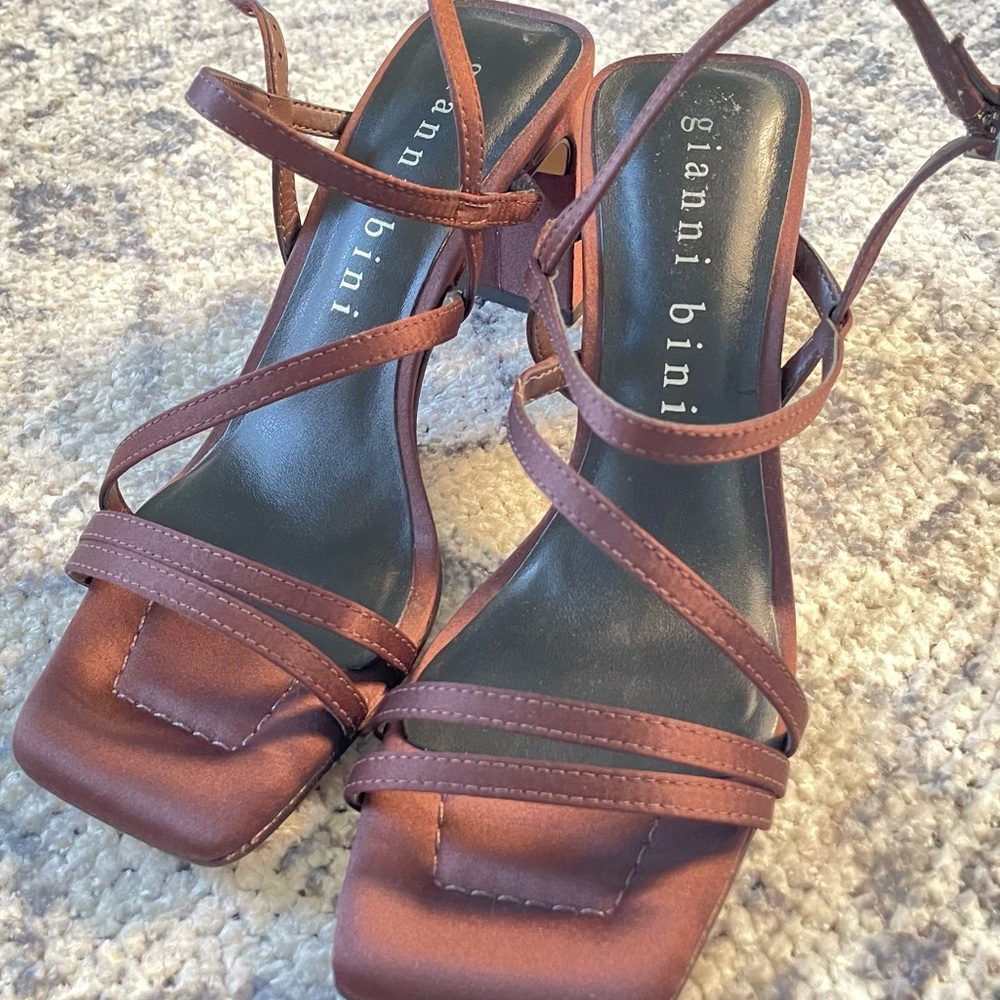 NWOB Gianni Bini Chocolate Brown Strappy Block Heels
